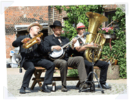 Download Combo Gurilly im Trio - Rechte Maustaste zum herunterladen.